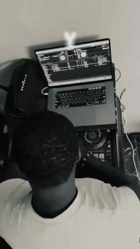 @Dj_Bayorlesky