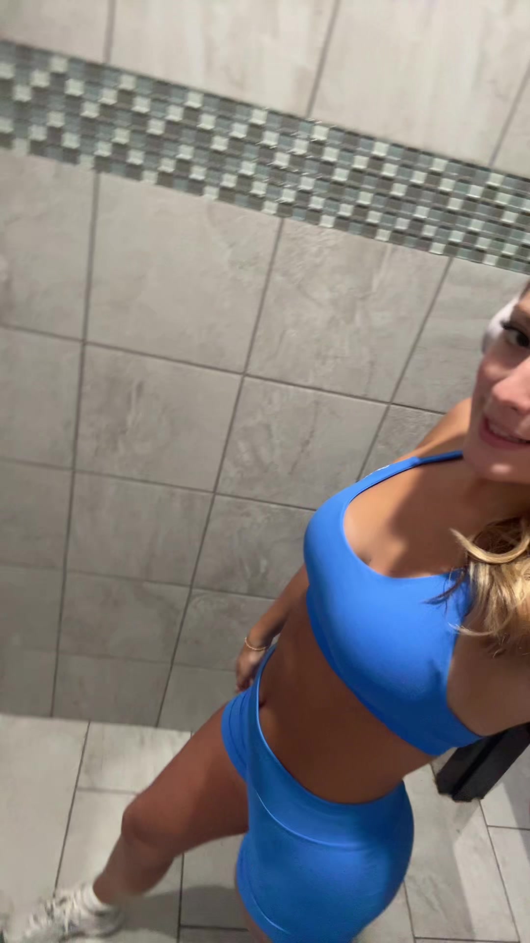 @catie 🤗🪩🥳🐬🌈☀️👸🏼🦄🪄👻