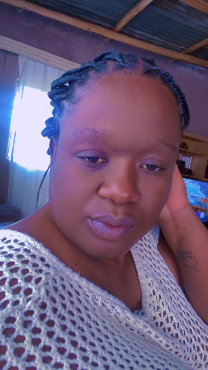 @MPHOLIZZ