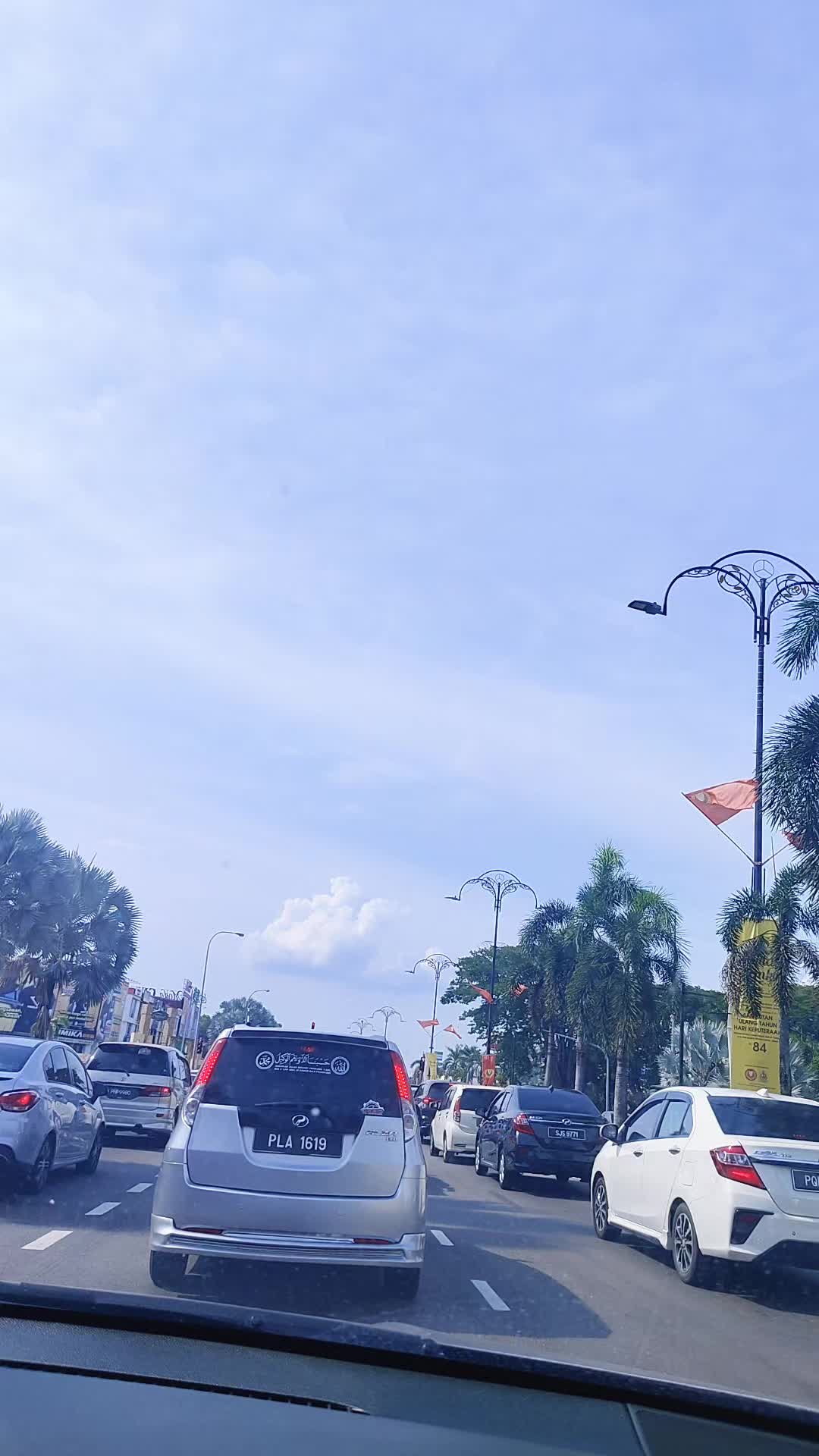 @Cik Puan Seri Aura