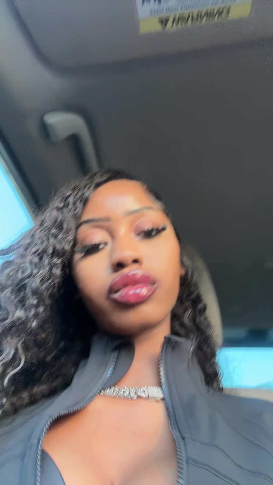 @missniakay