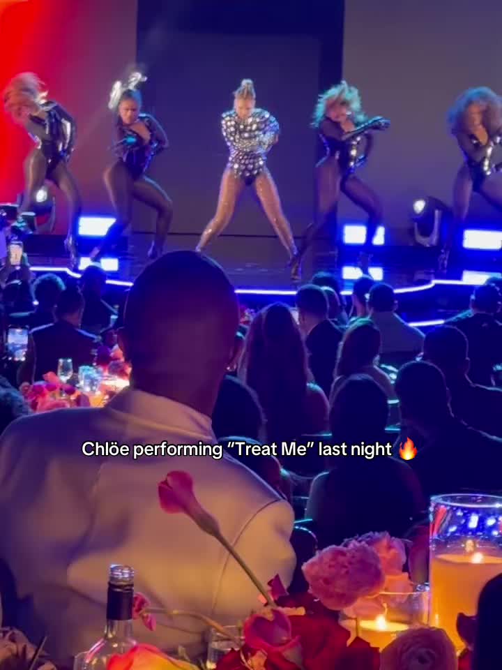 @The Chl&ouml;e x Halle Room