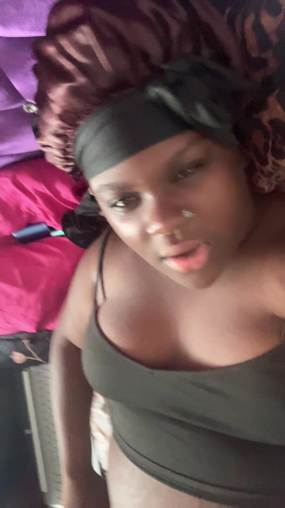 @theylove_zada