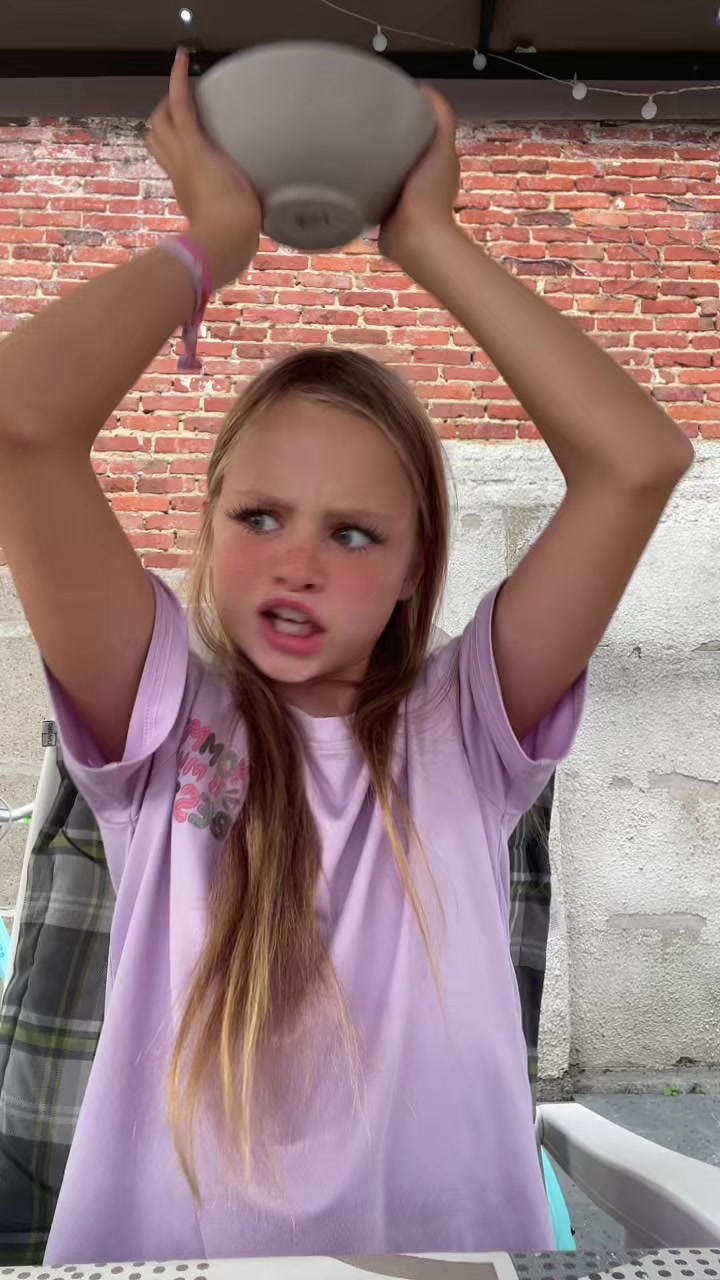 @eliseloewie