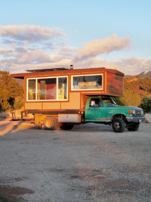 @Tiny House Giant Journey