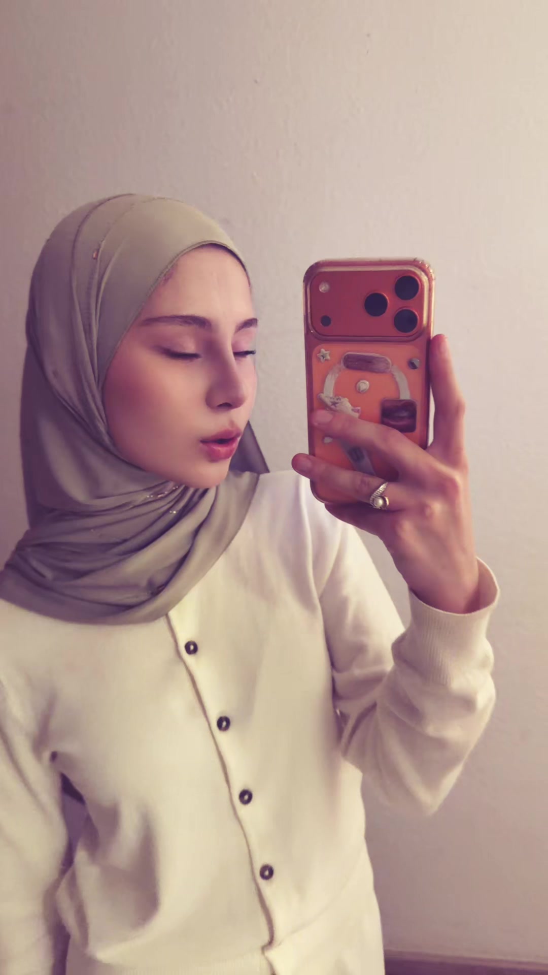 @🧕🏻