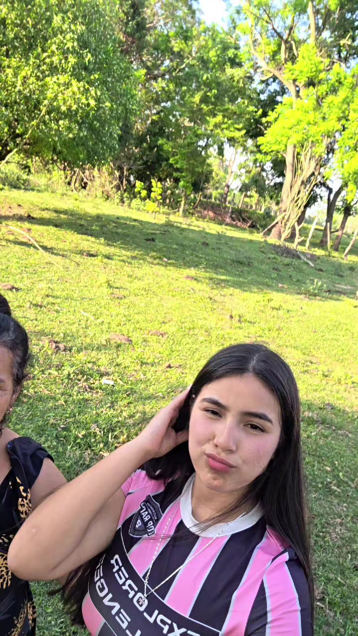 @Lali González🦋👽💫🚼