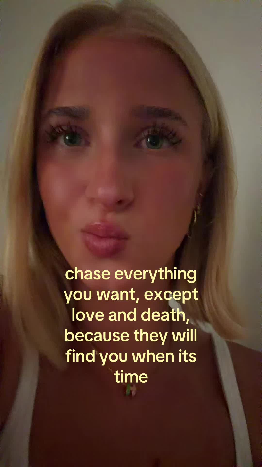 @theelliebarker