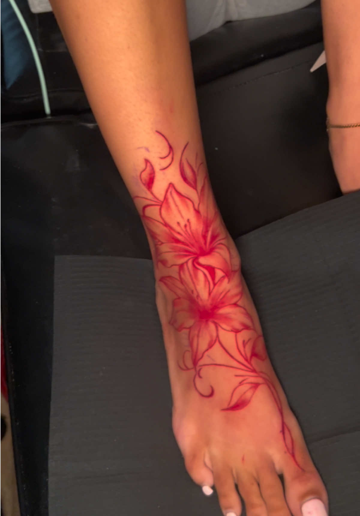@Mike Tattoo artist