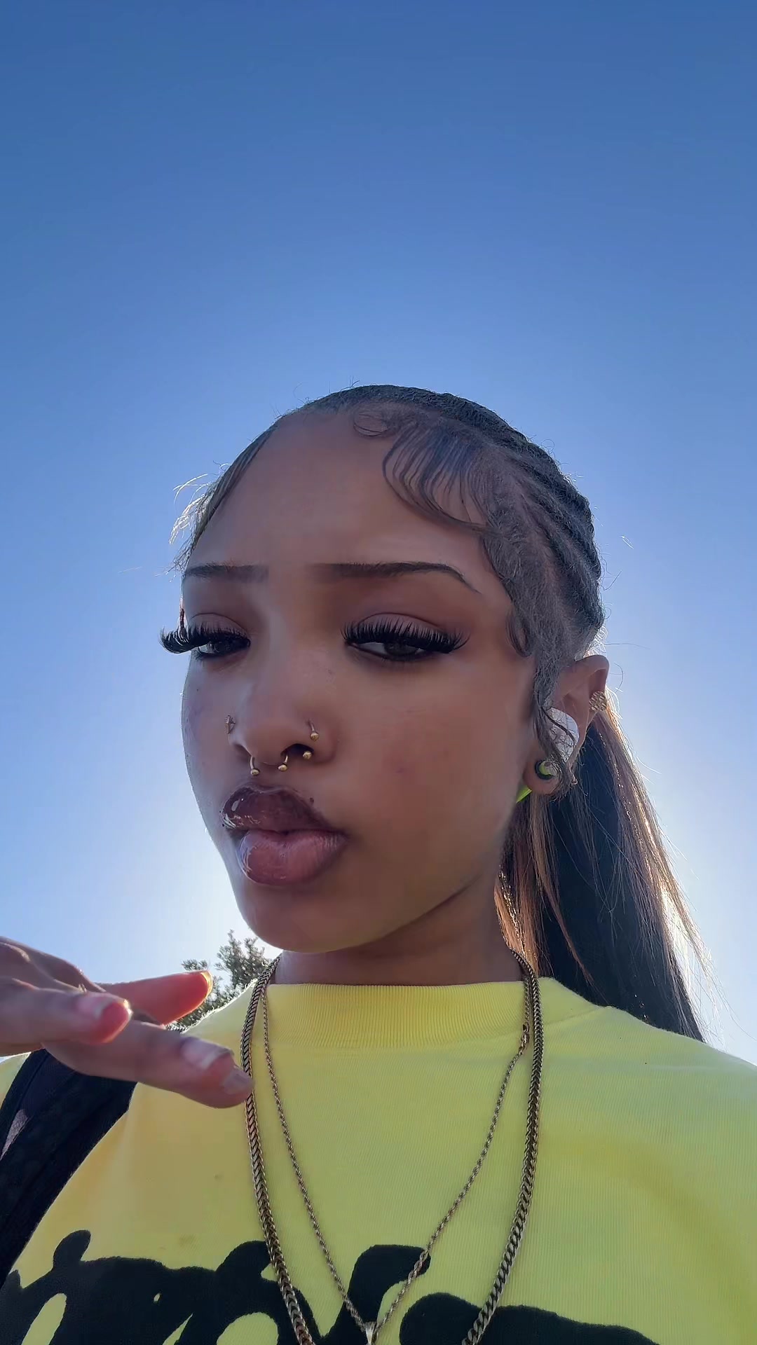 @️