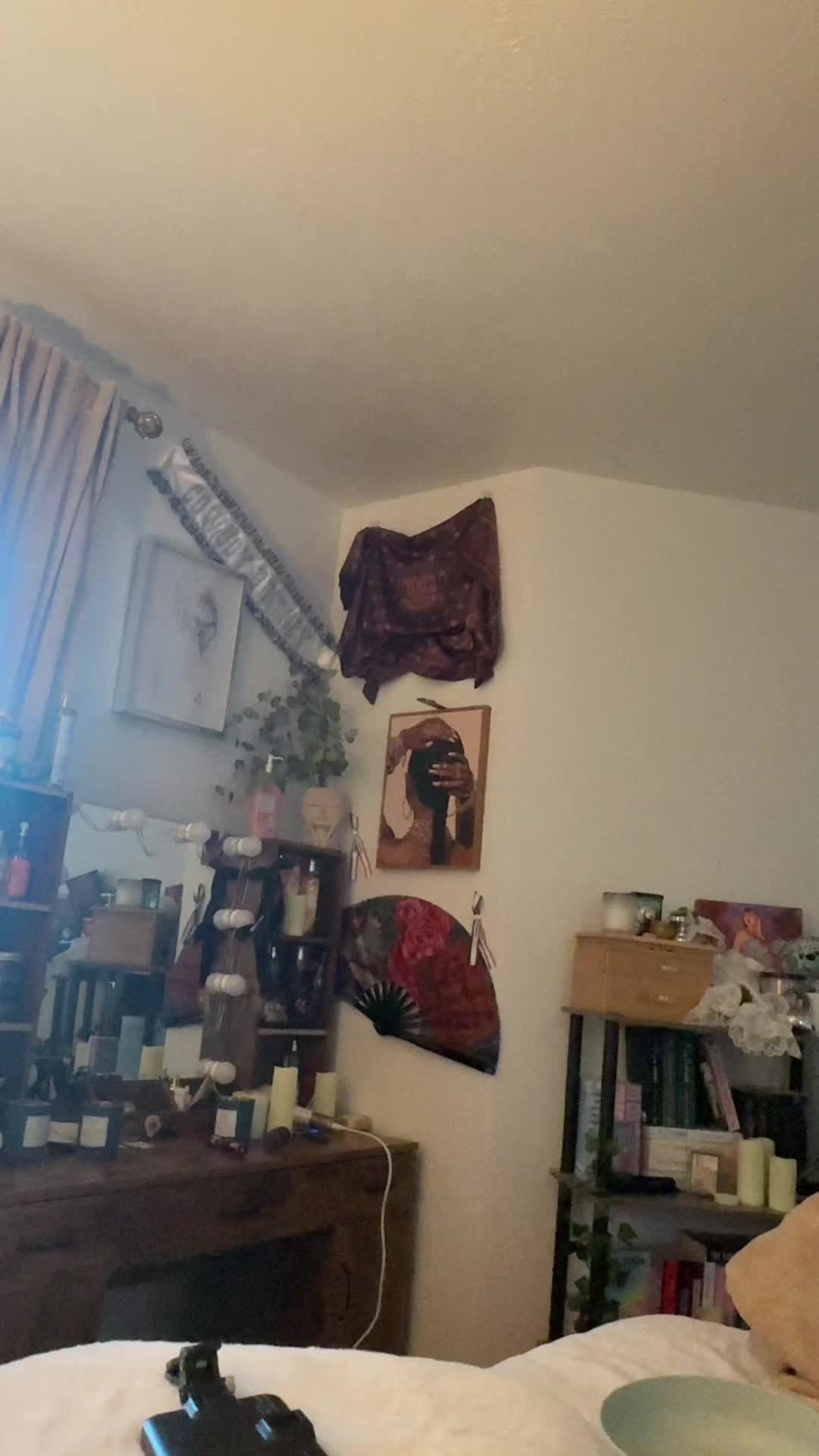@Britney Lee 🐝 💿 🫶