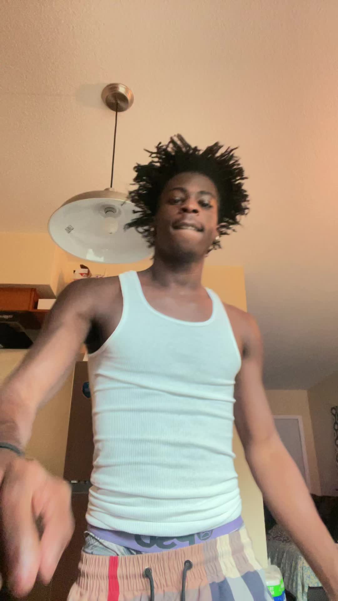 @👣👶🏿 .