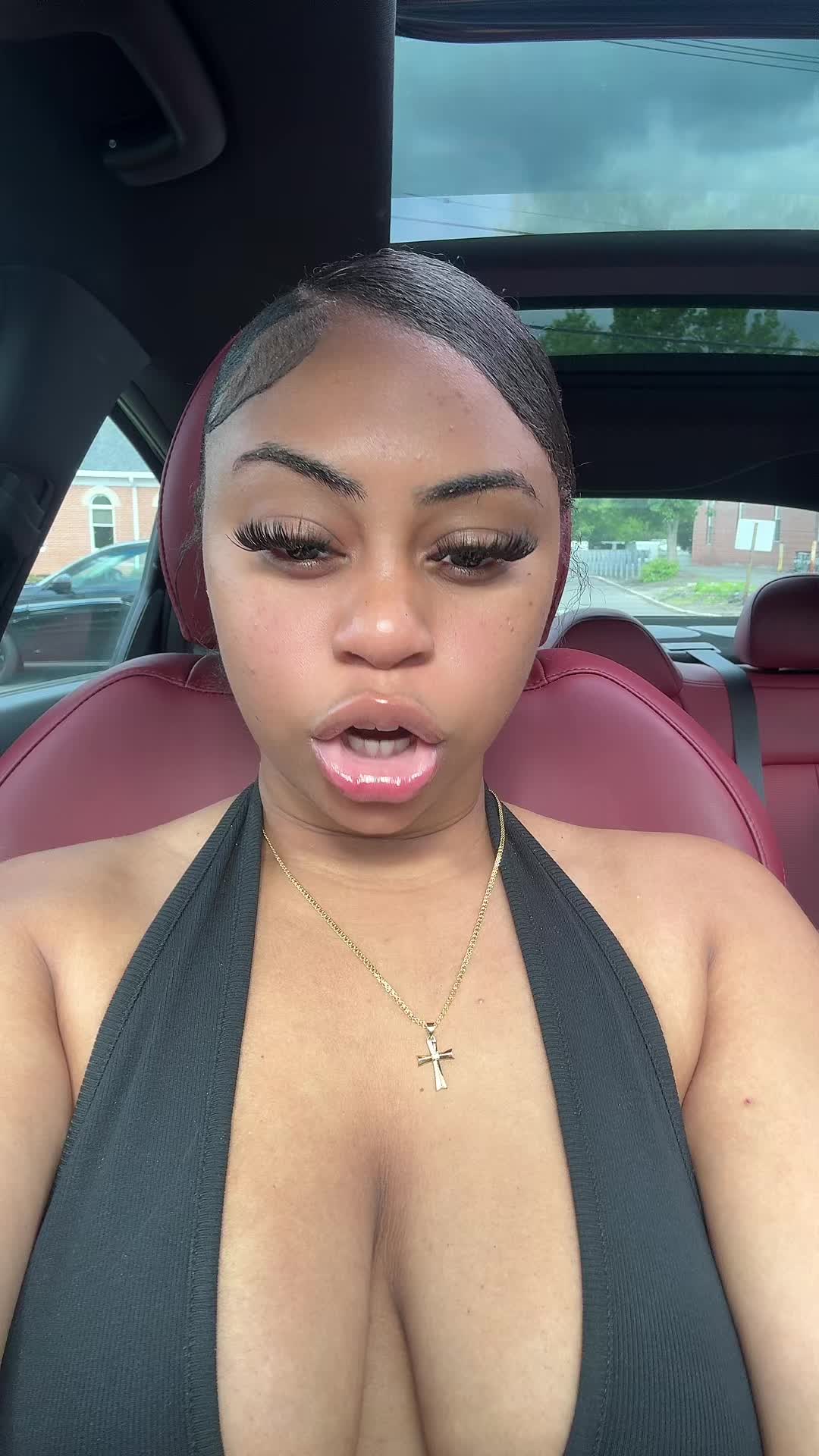 @Kaylalebomb ✨