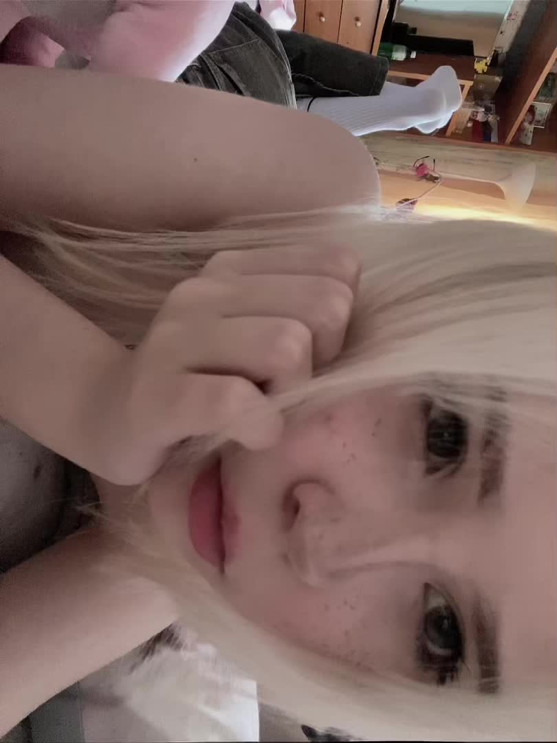 @малолетняя
