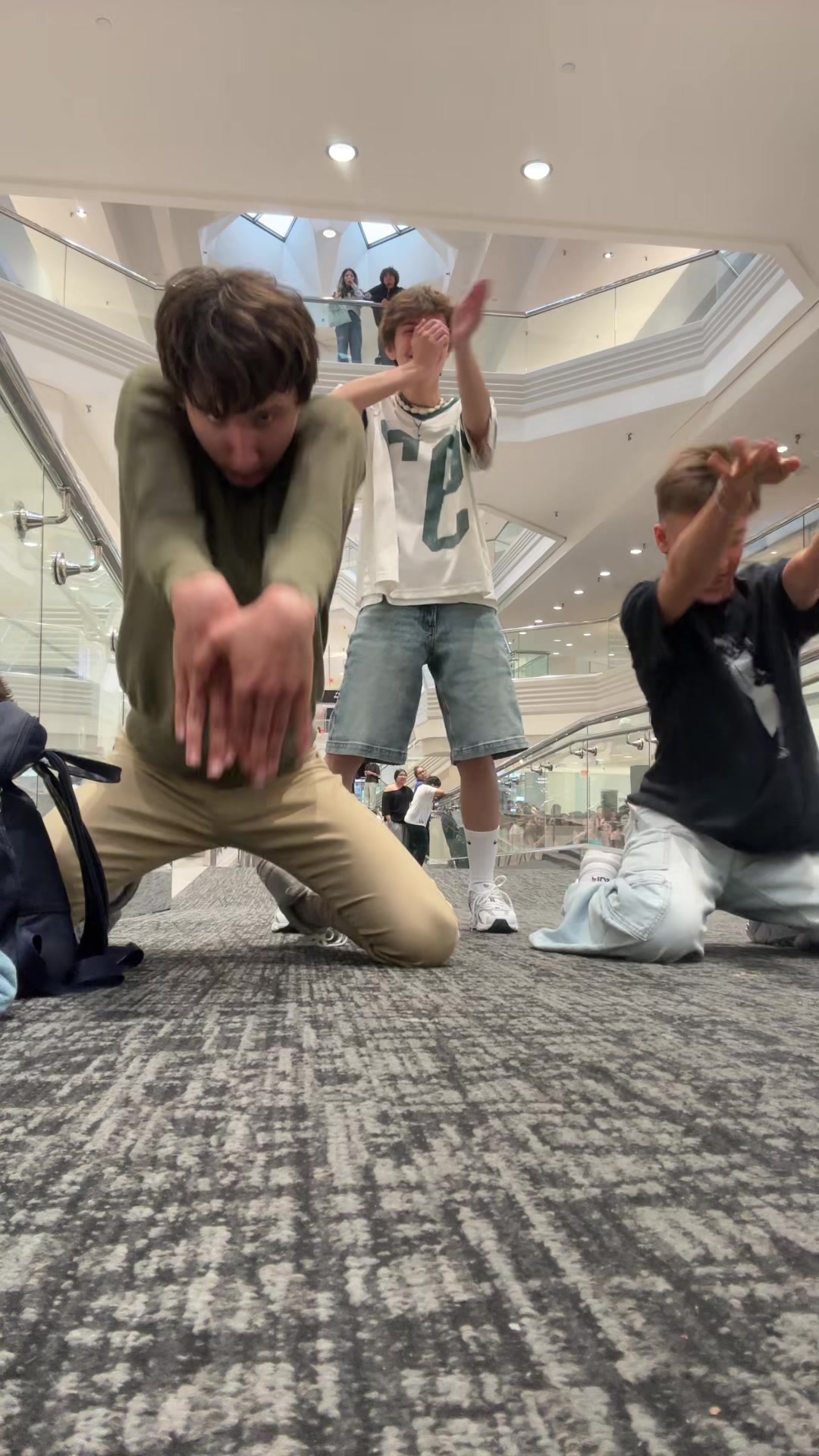 @༆