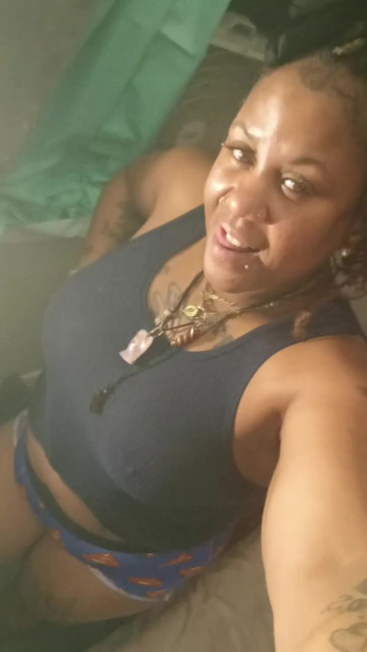 @(THE PRETTY PLUG ) UNEEK