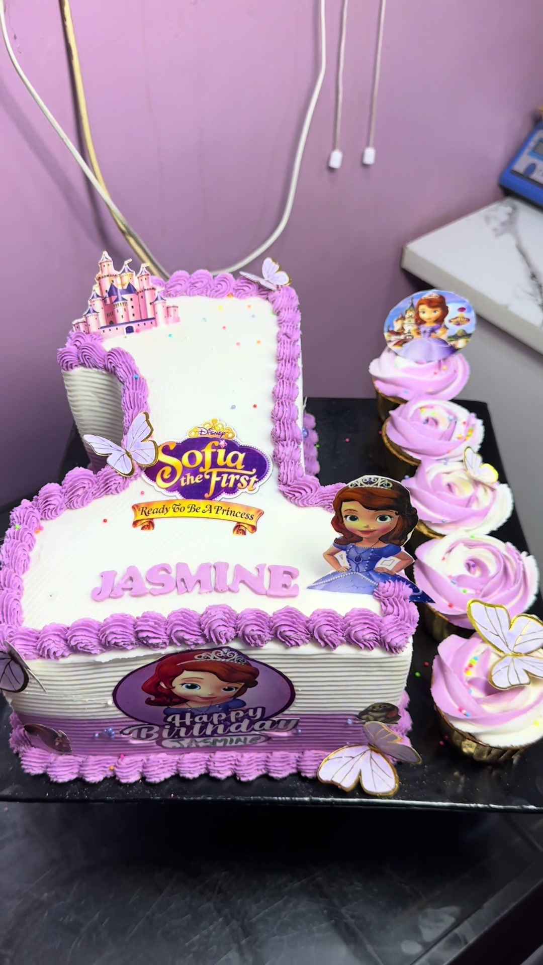 @Tohruks cakes of Ibadan