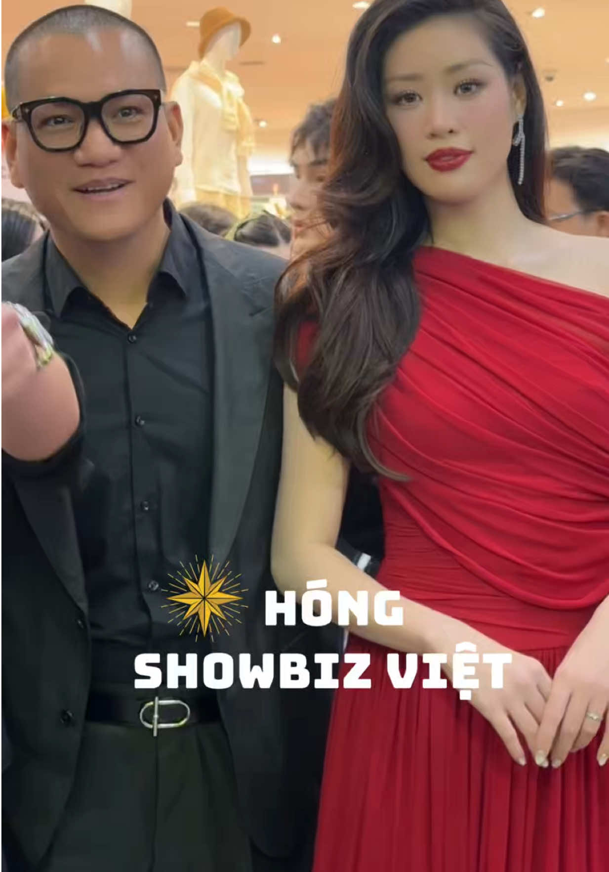 @H&oacute;ng Showbiz Việt