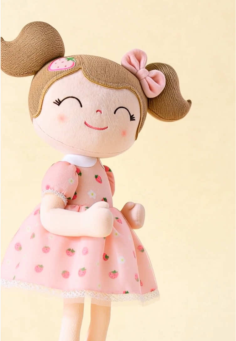 @gloveleya_strawberry_doll