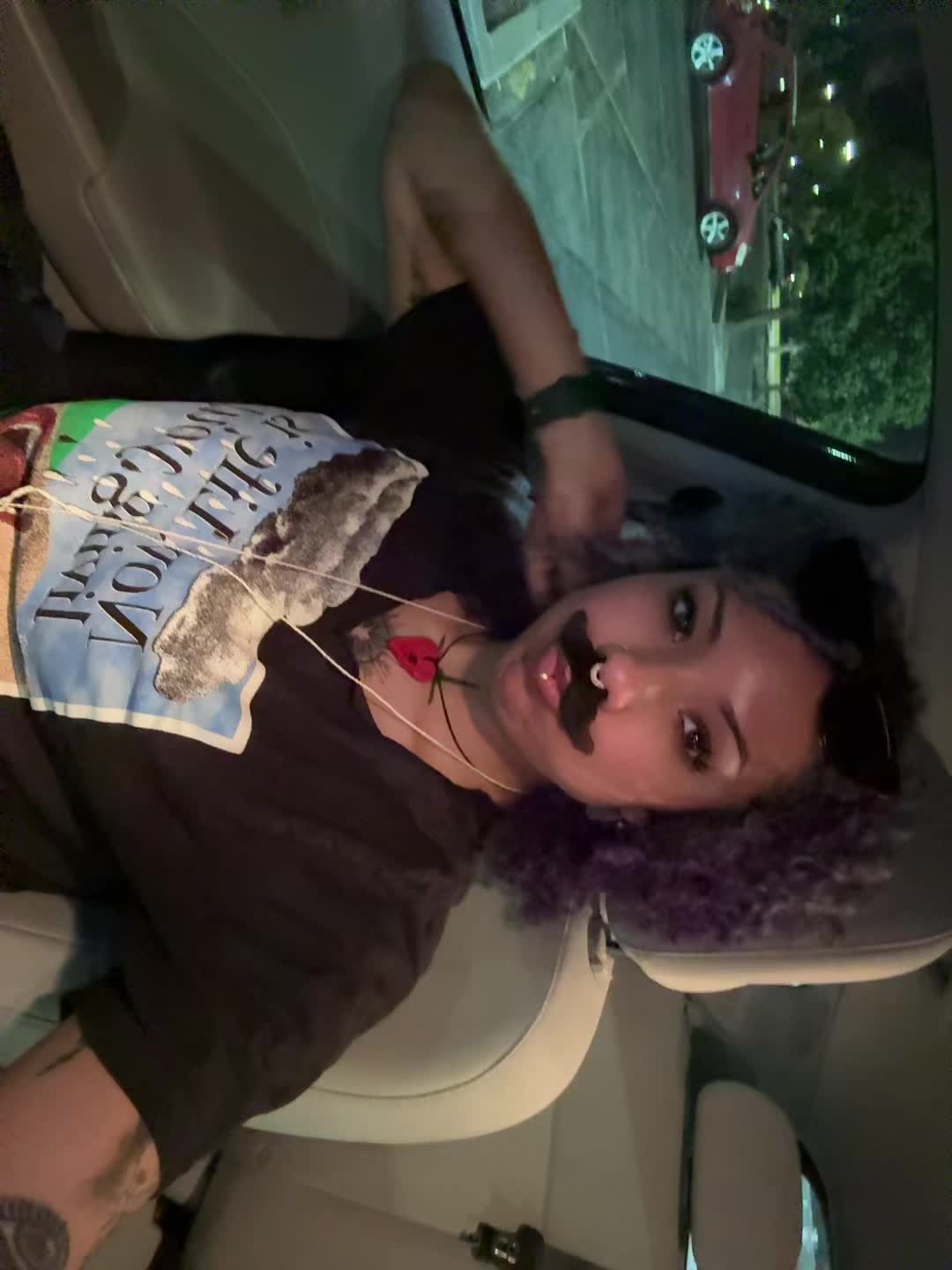 @thegirlinurphone