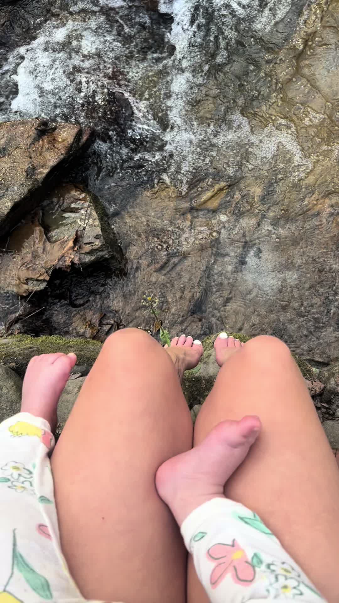 @AmberBorzotra
