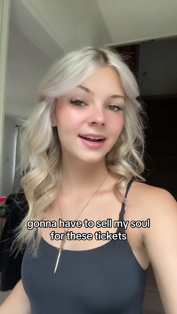 @caitlintizard
