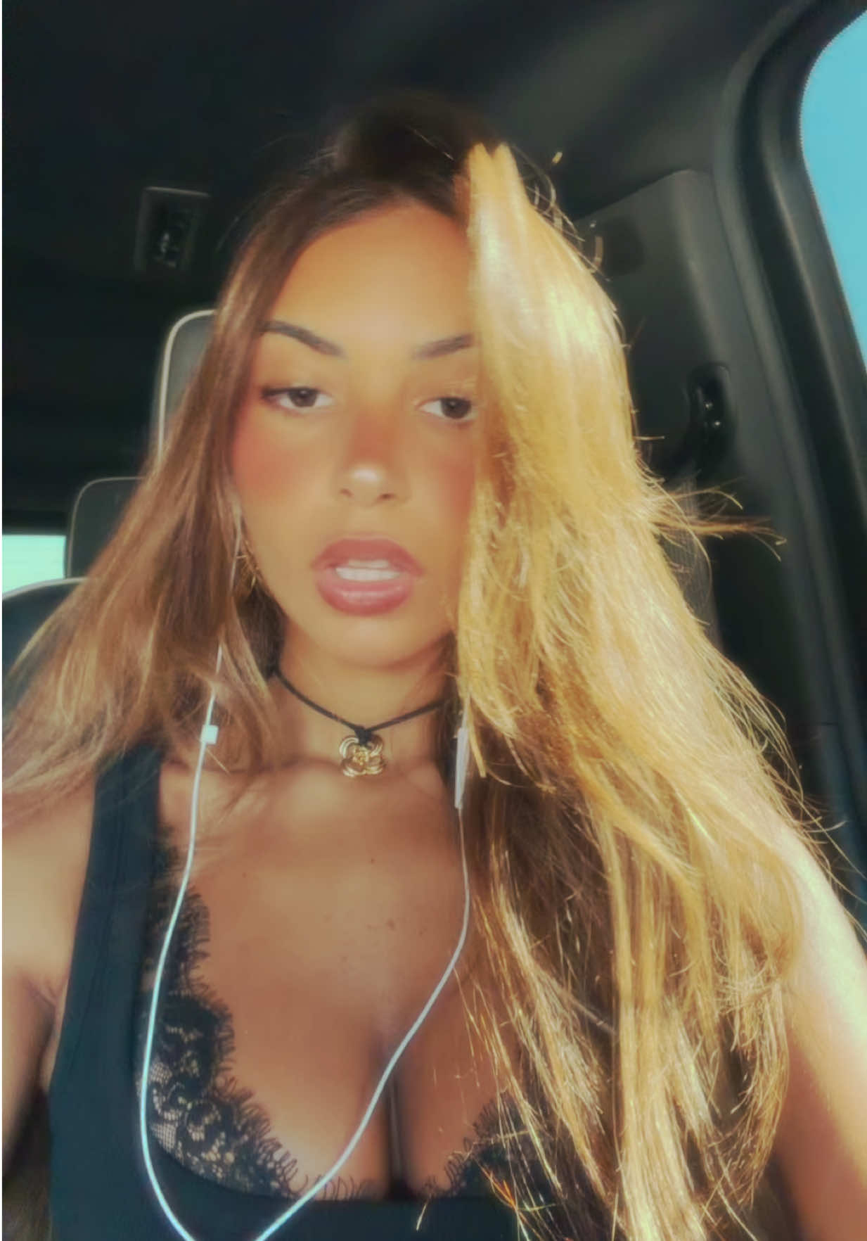 @gabriela moura