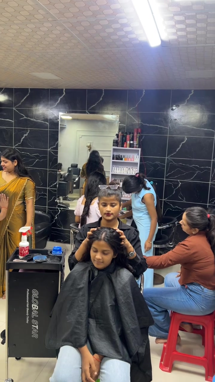 @Roshani beauty salon