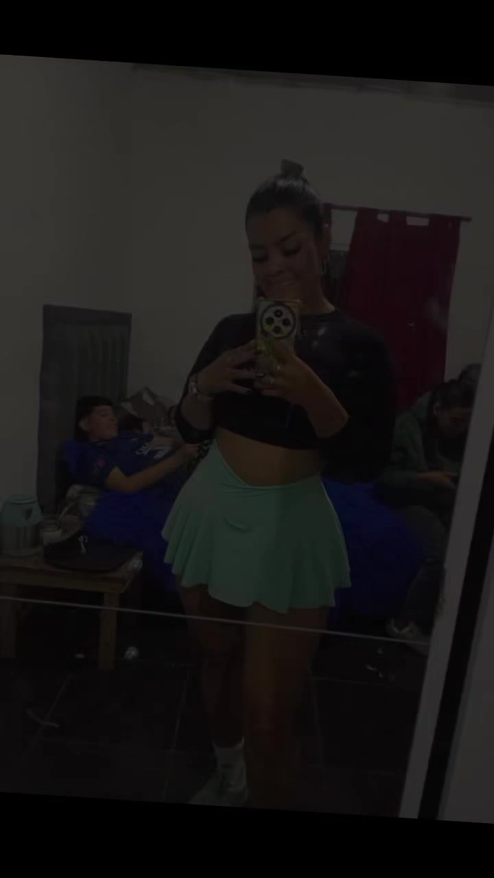 @lauraazar