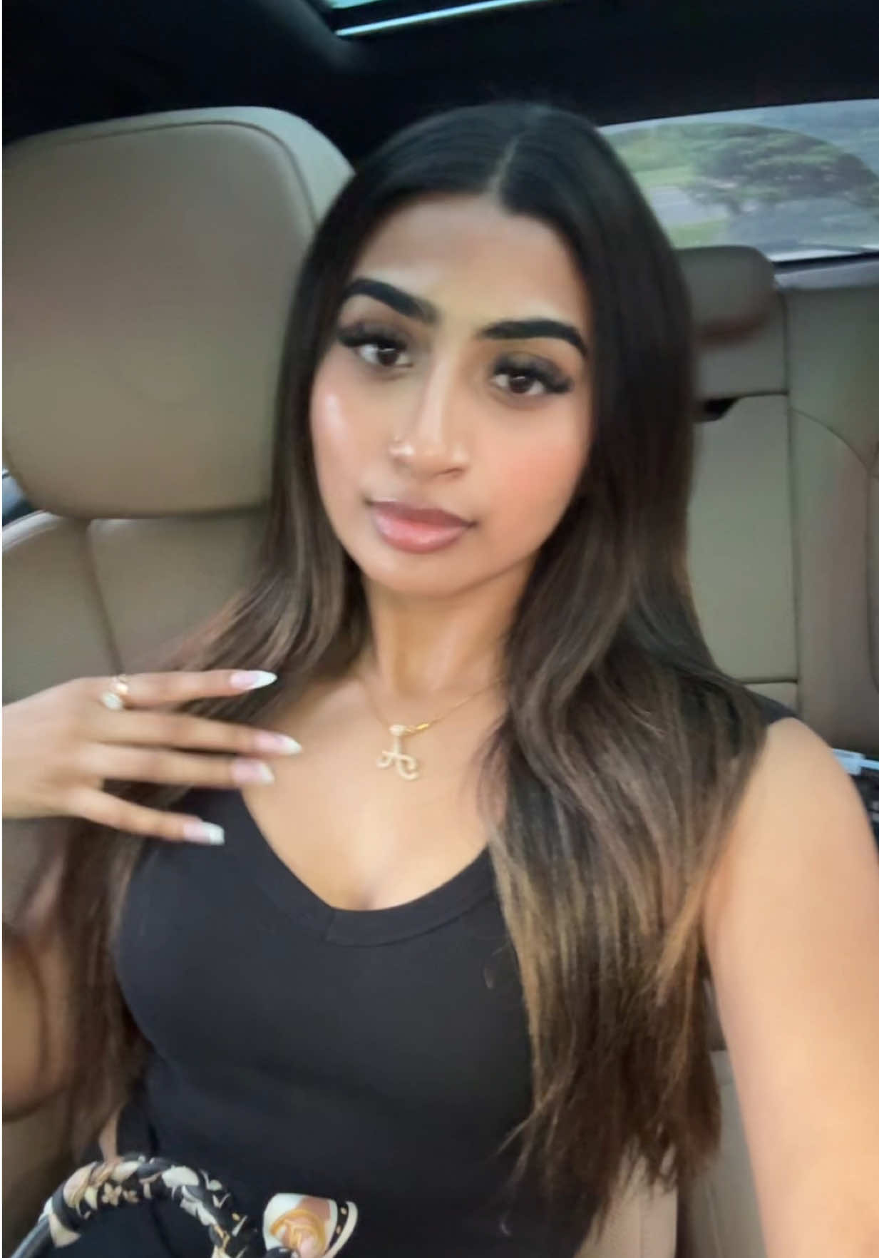 @akshileya