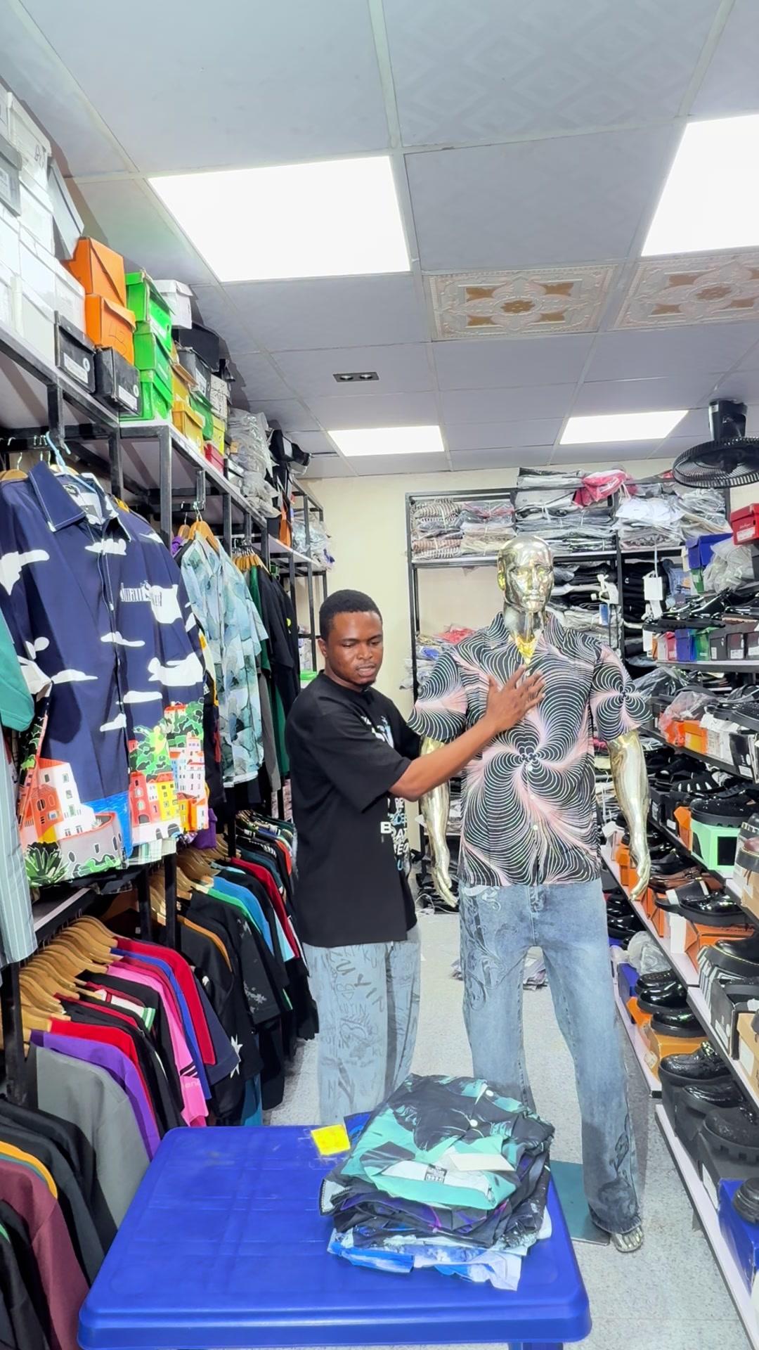@BIGGEST TSHIRTWAREHOUSE IN IBD