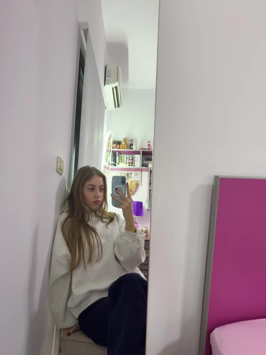 @leaamalaeb