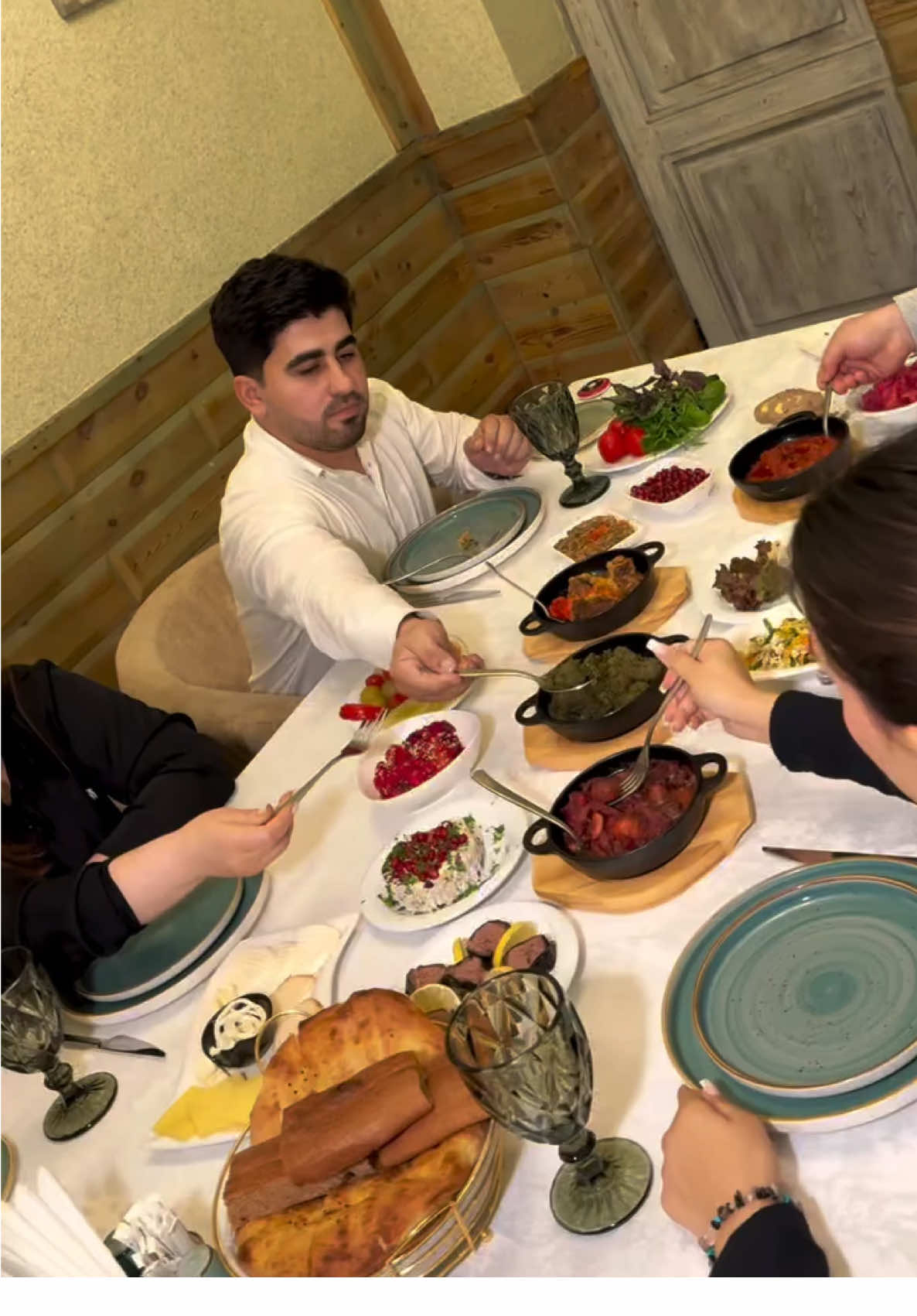 @ƏRKİVAN AİLƏVİ RESTORANI