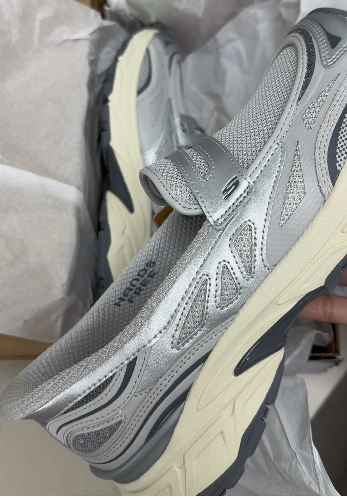 @K.S6titchSkechers