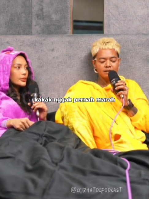 @Curhat di Podcast