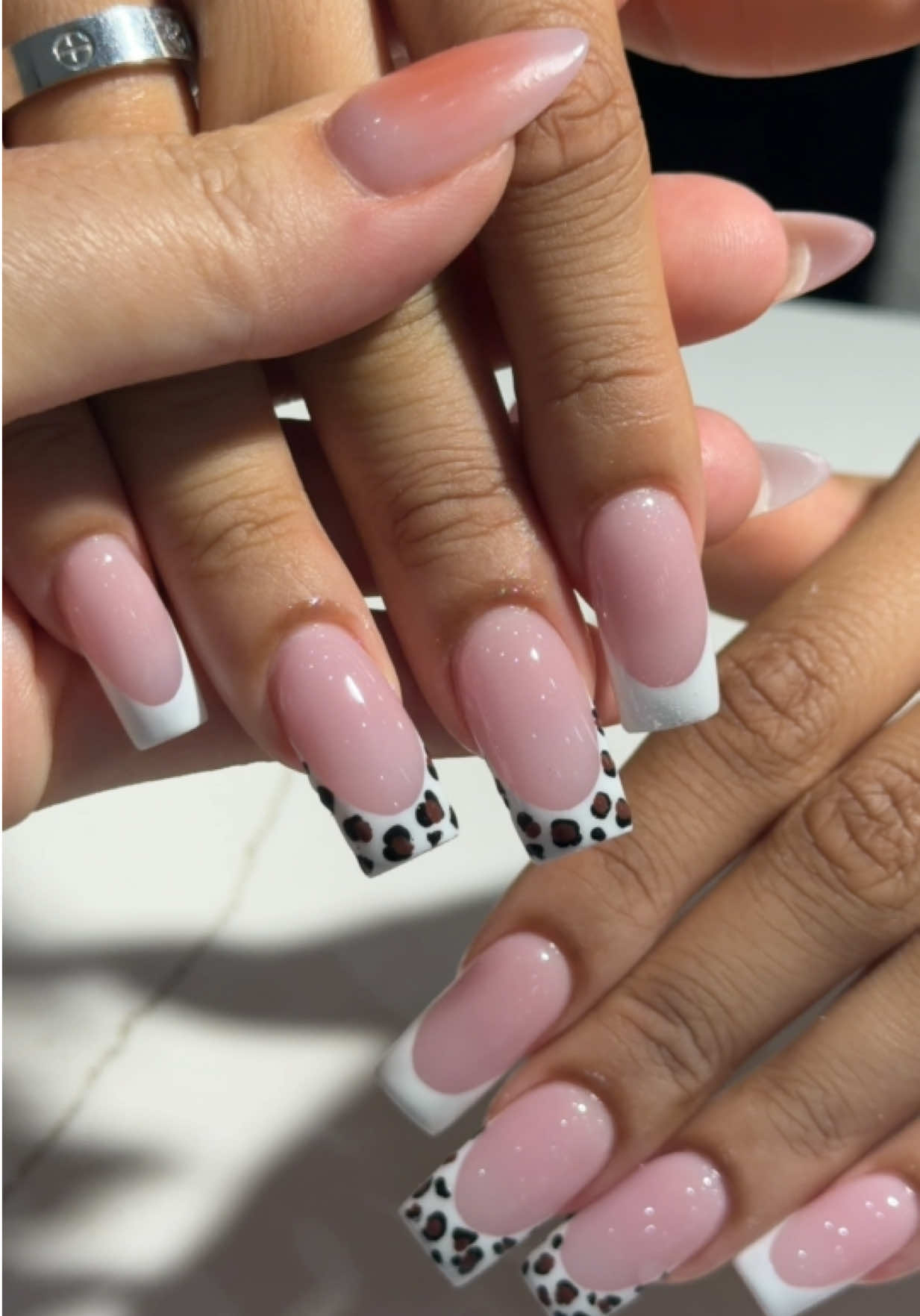 @velvet nails kw