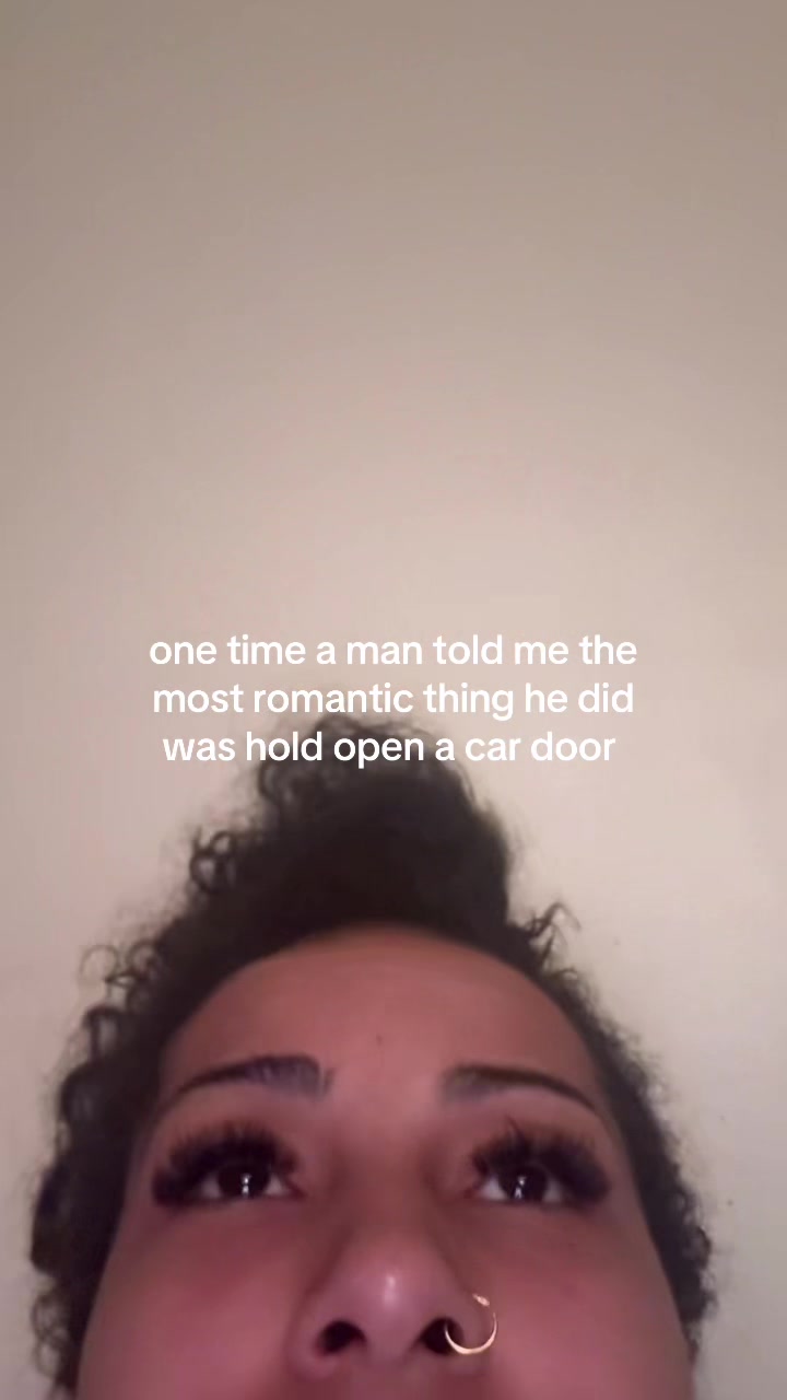 @ELLENIA MIONI