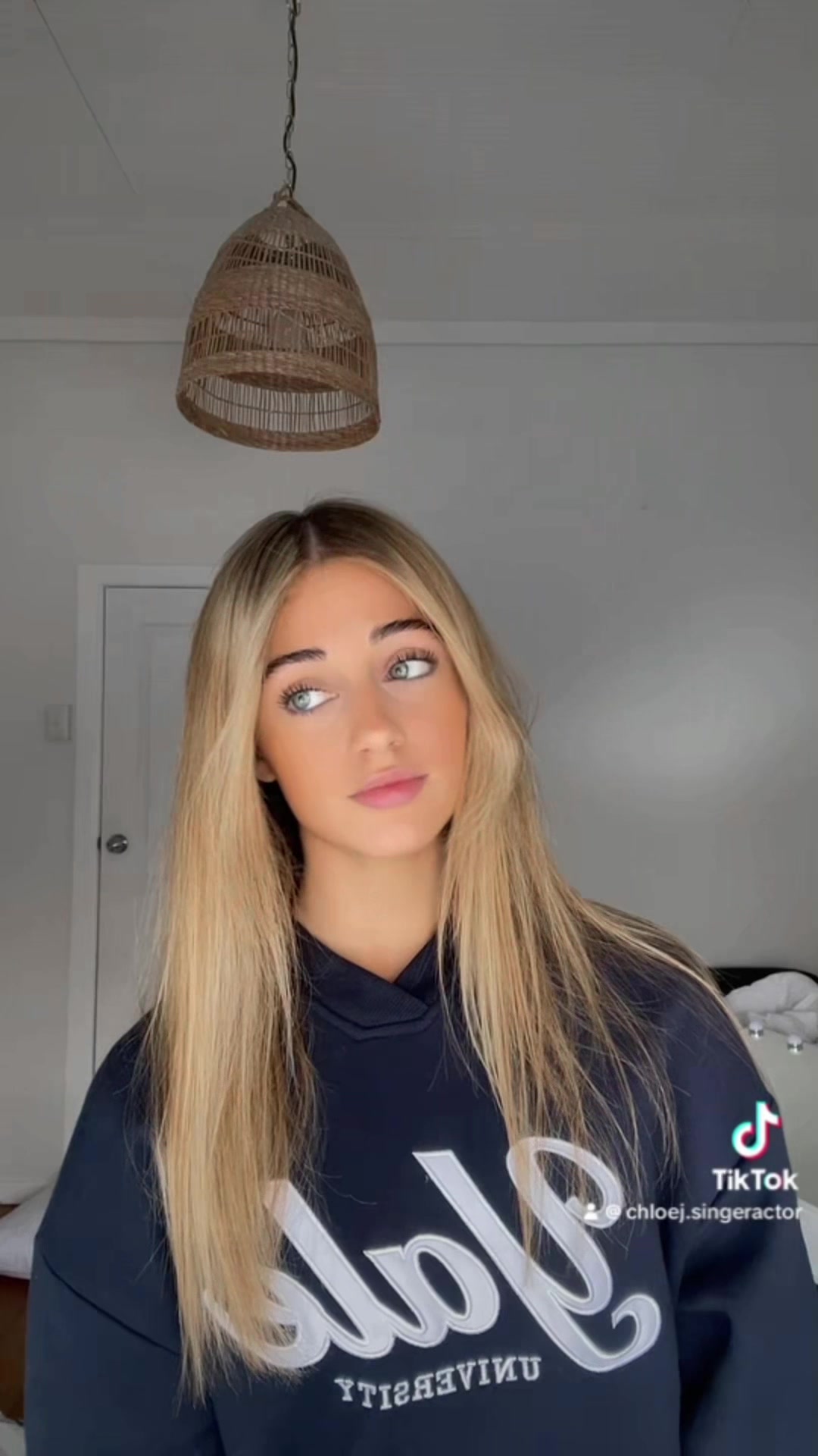 @Chloe Johnston