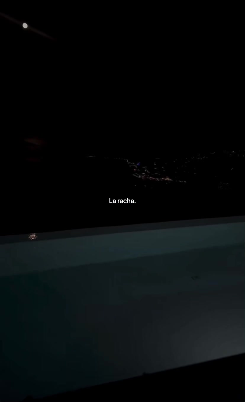 @℟