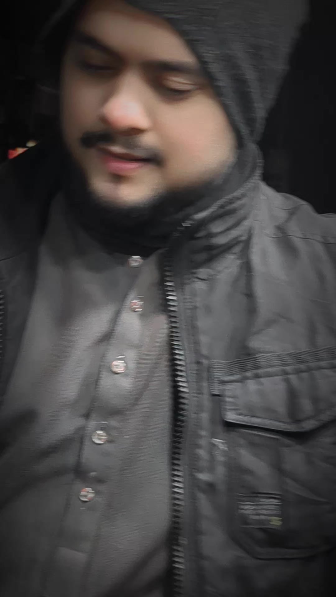 @Uzishaikh7c