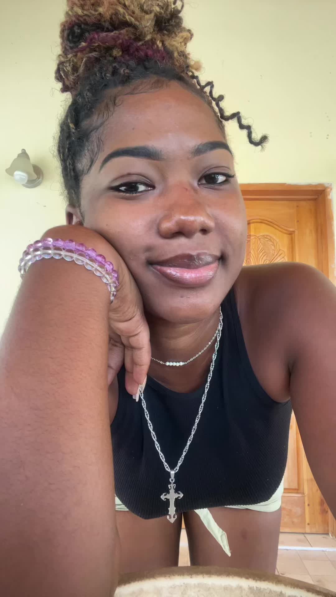 @MsAbbie_