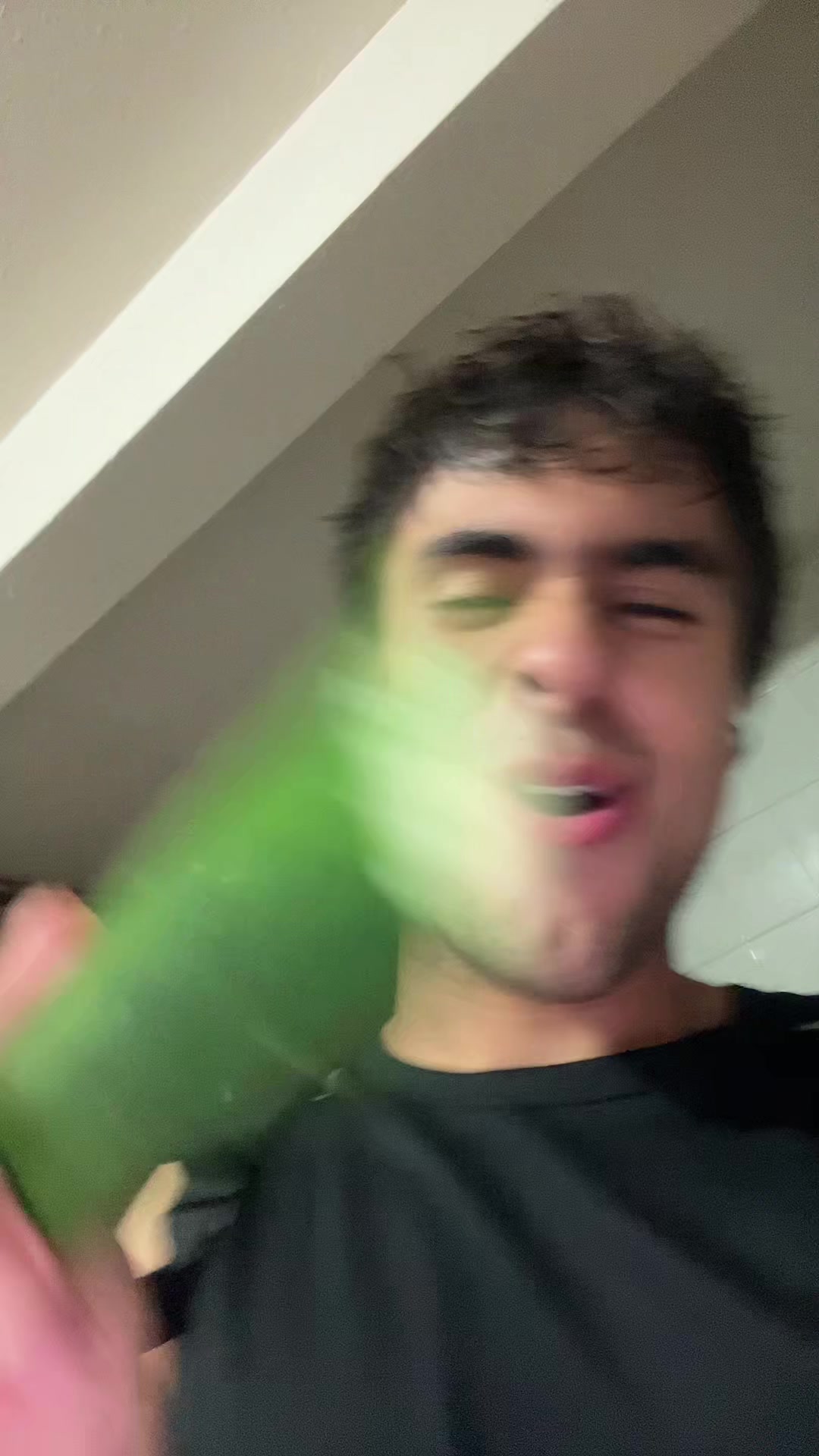 @Macías