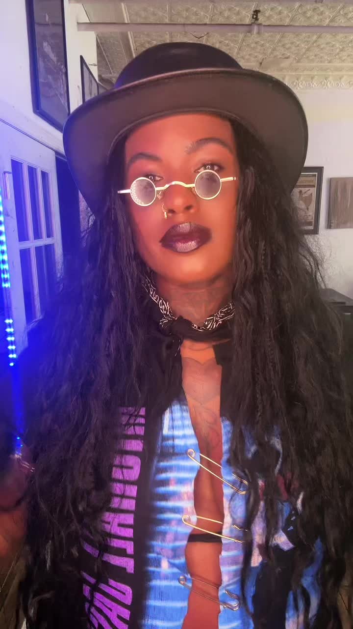 @VanityZo