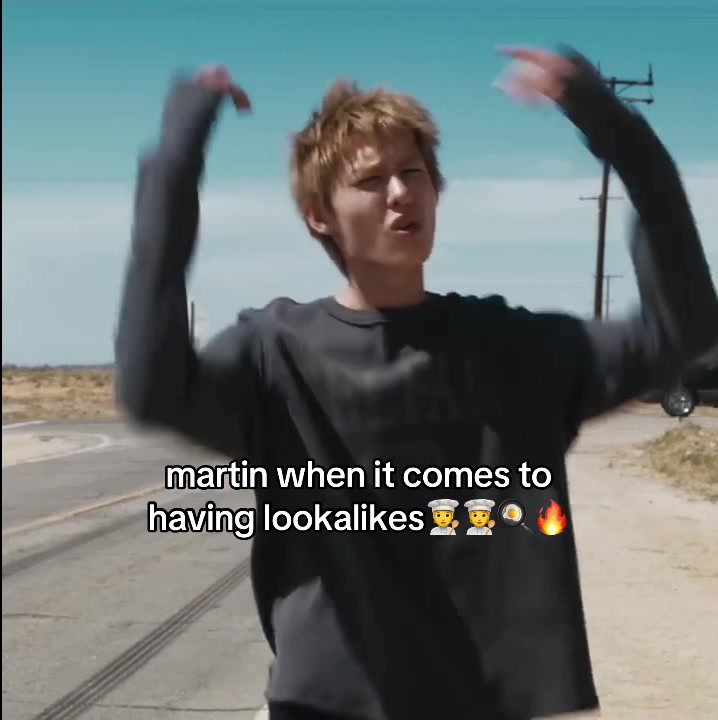 @auniverseꨄ