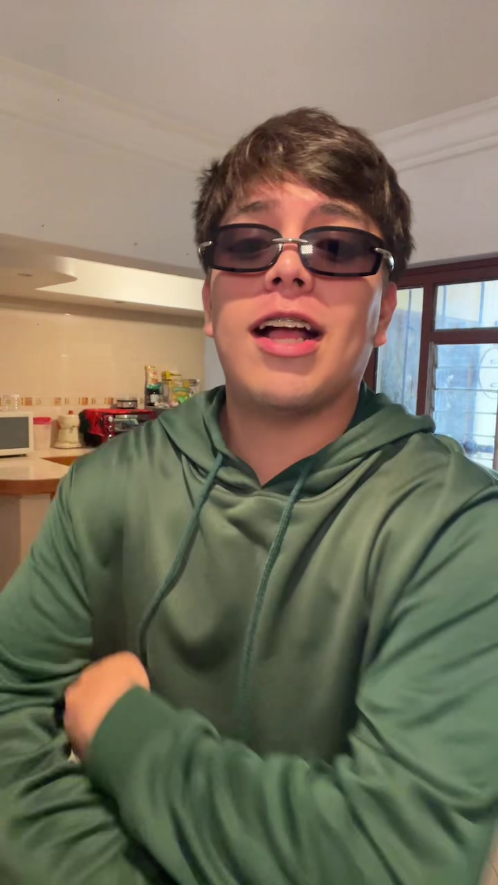 @C H A R L Y J O N A T H A N