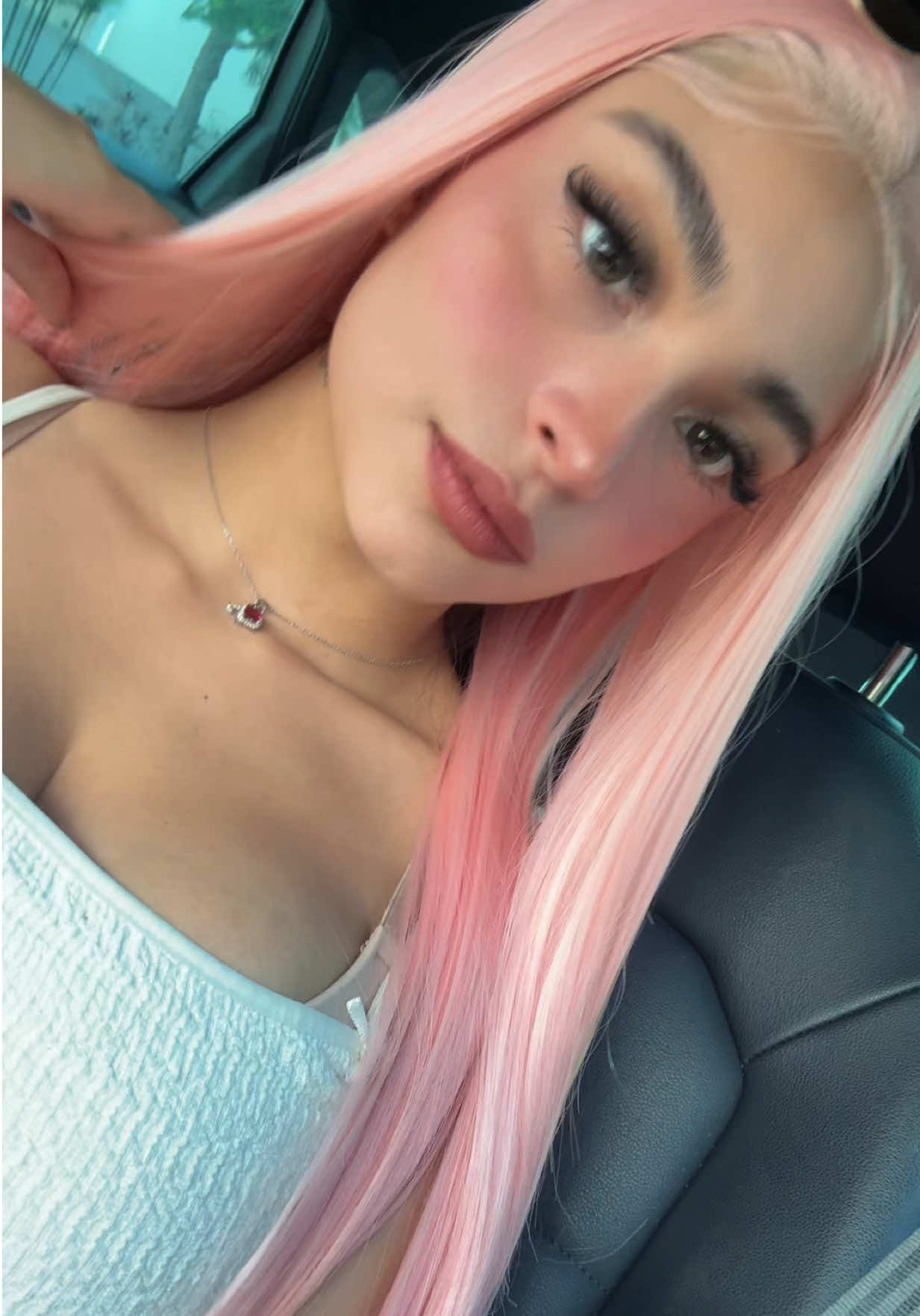 @🧍🏼♀️
