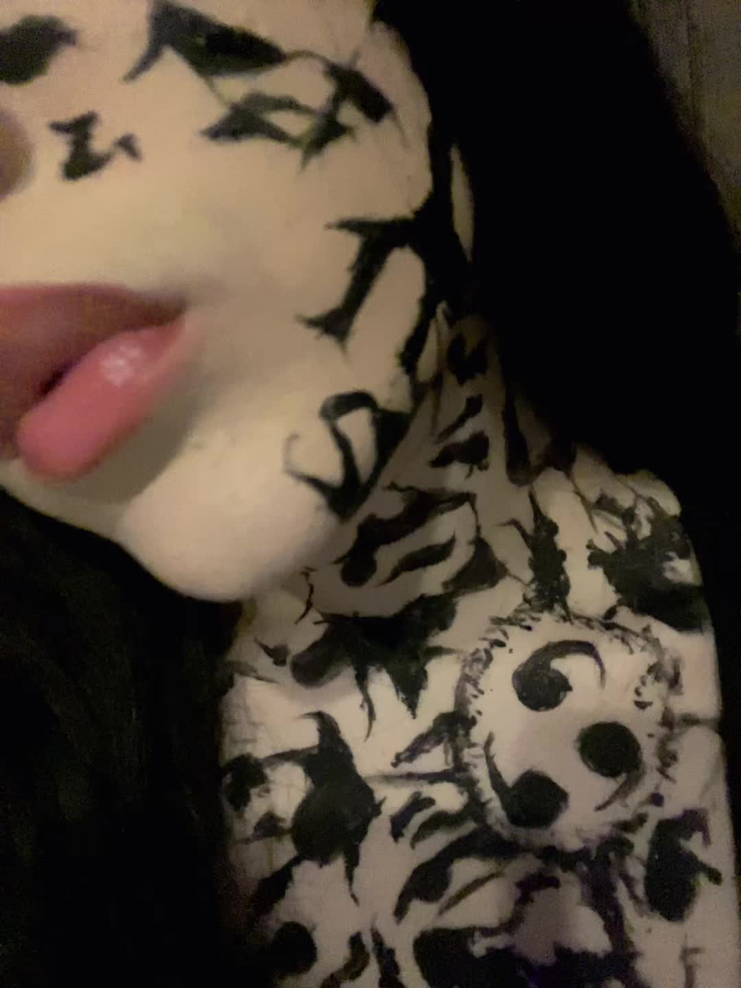 @♱