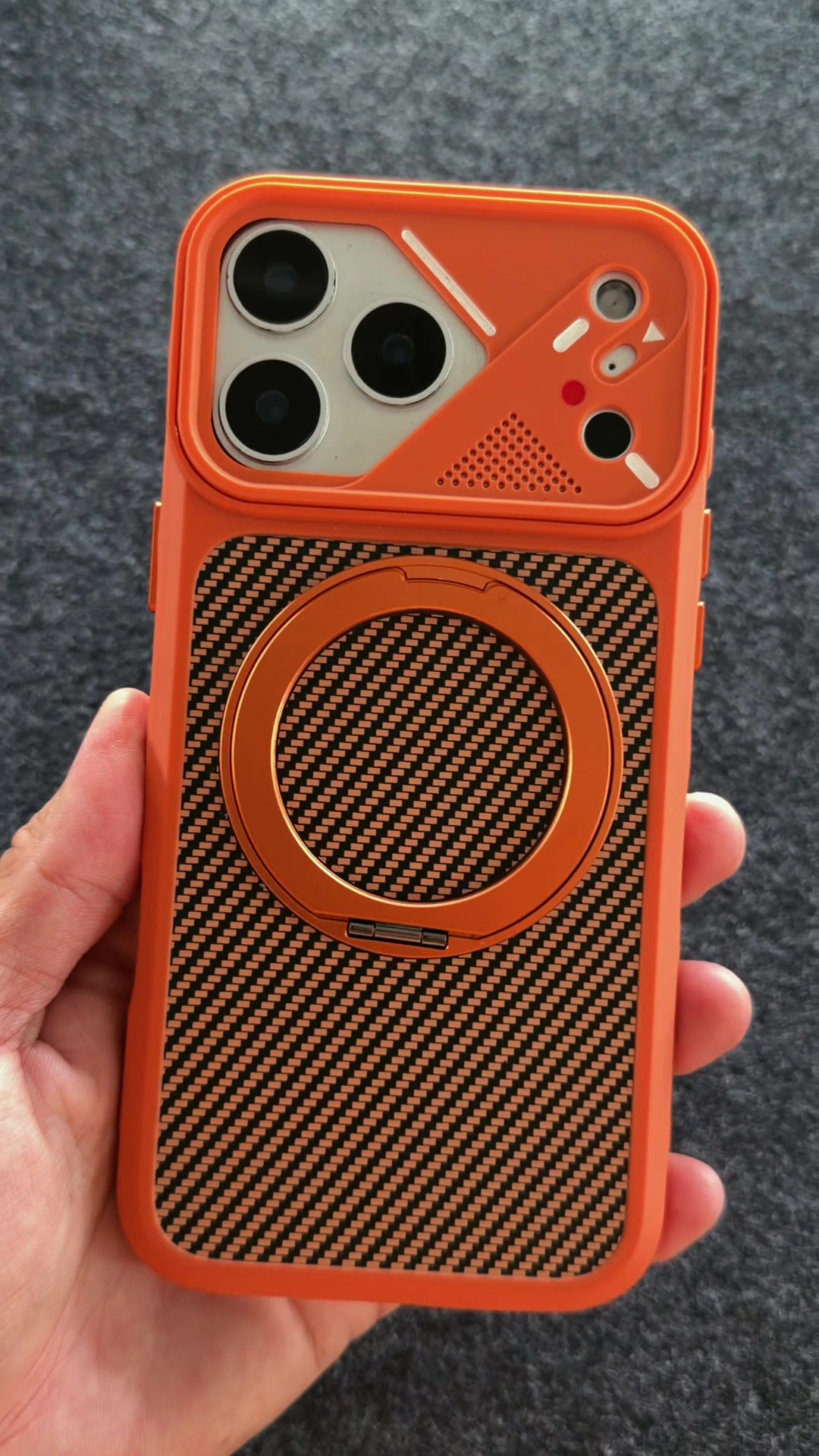 @T&yacute; Đ&ocirc; Case