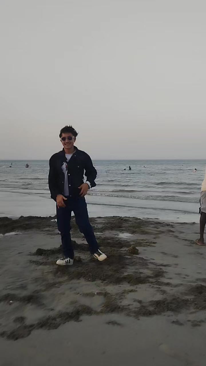 @KR15HN4…🎱🎭️