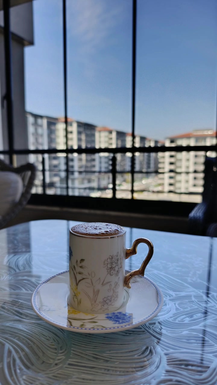 @ᴷᵃʰᵛᵉᵐᴮˡᵒᵍ🫴🏻☕
